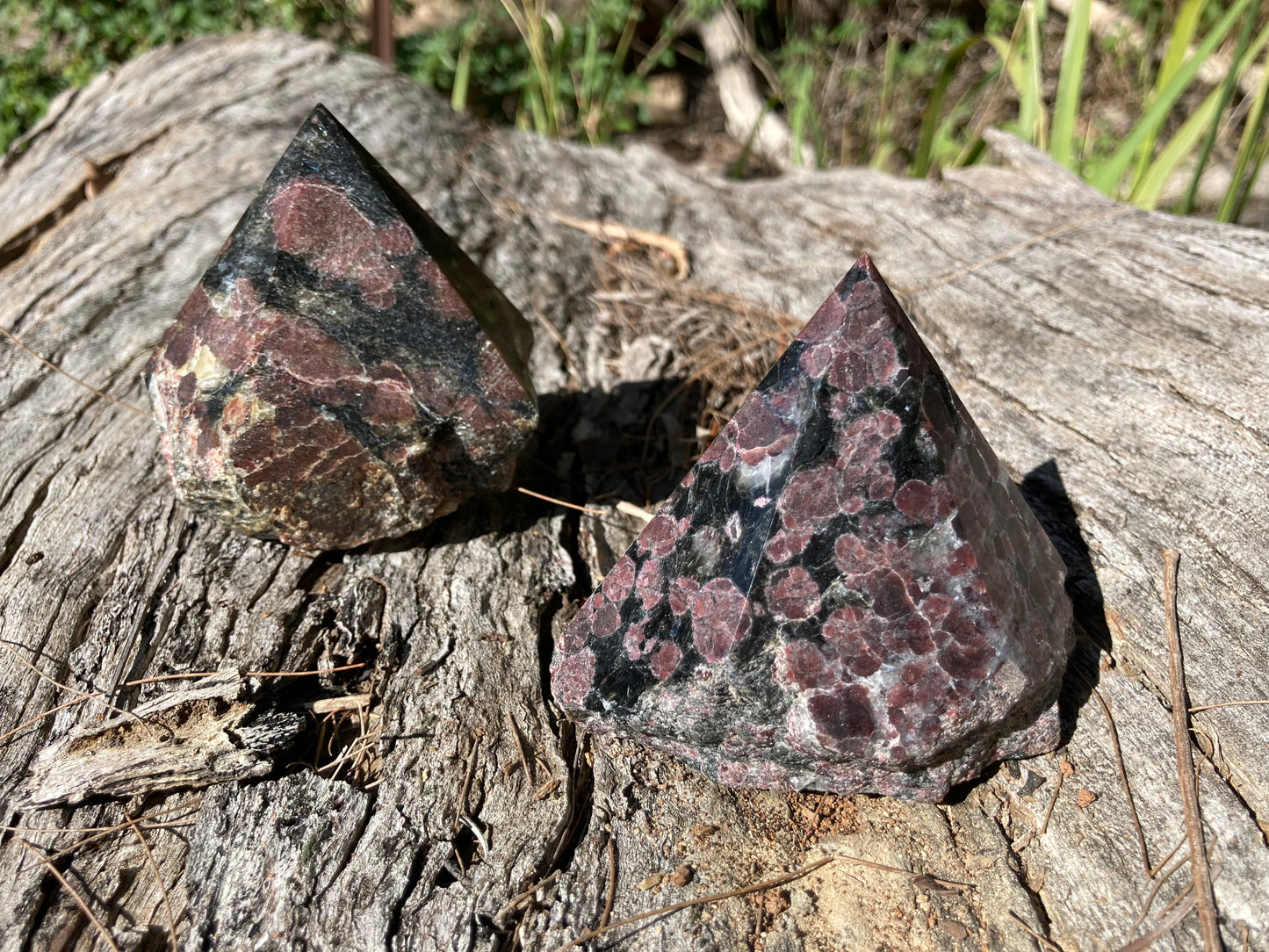 Garnet in Astrophyllite Generator