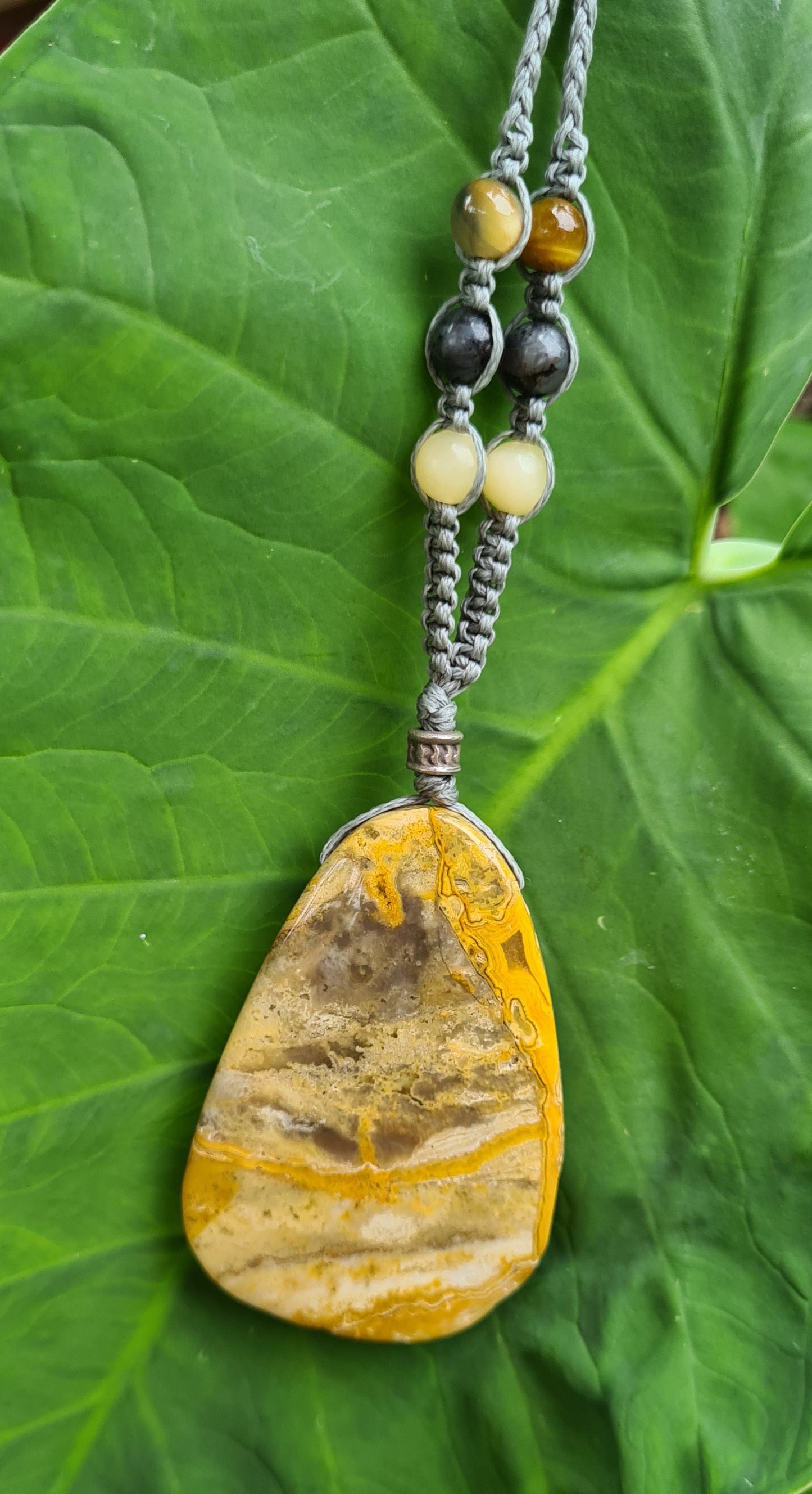 Crazy Lace Agate Crystal macrame jewellery